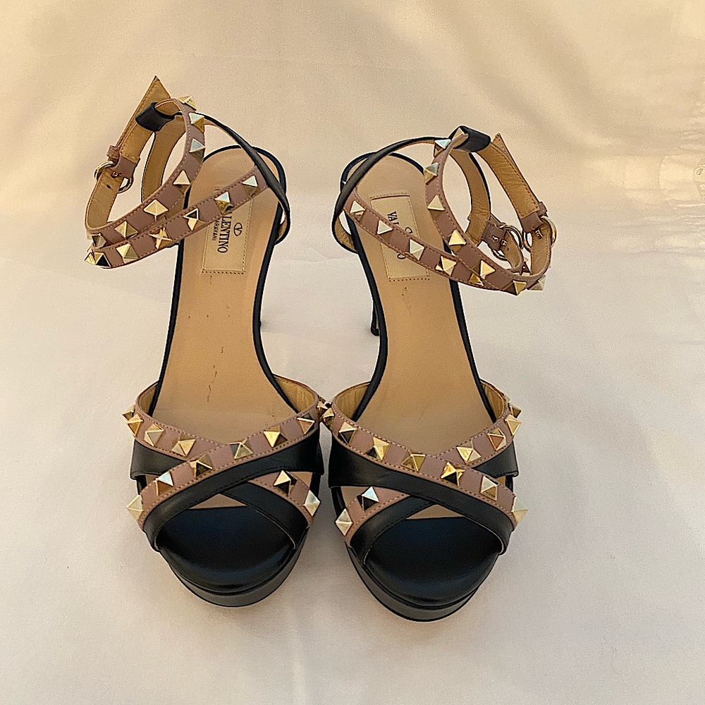 VALENTINO ROCKSTUD PUMPS